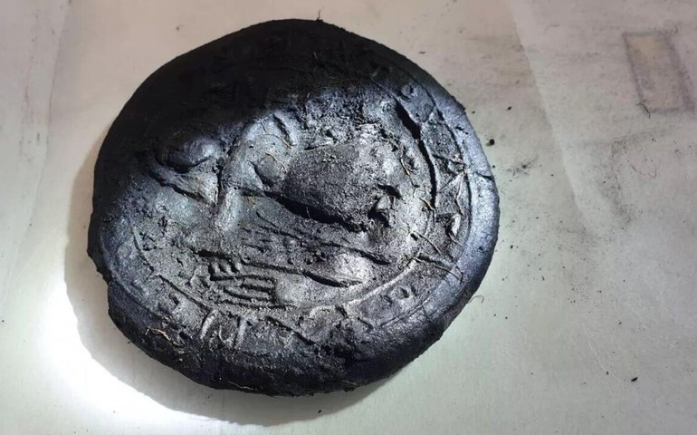 Pães do século VII com imagem de Cristo revelam rituais cristãos antigos na Anatólia