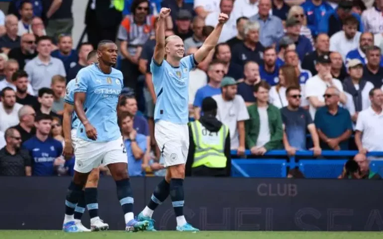 Haaland marca e City estreia no Campeonato Inglês com vitória sobre o Chelsea