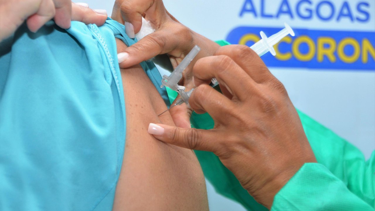 Vacina contra Covid-19 integra Calendário Nacional de Vacinação de rotina para gestantes e idosos