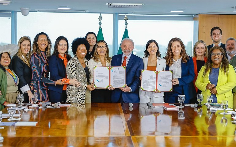 Lula sanciona cota de 30% para mulheres em conselhos de estatais