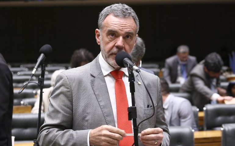 Comissão aprova proibição de reuso de embalagens de tintas imobiliárias