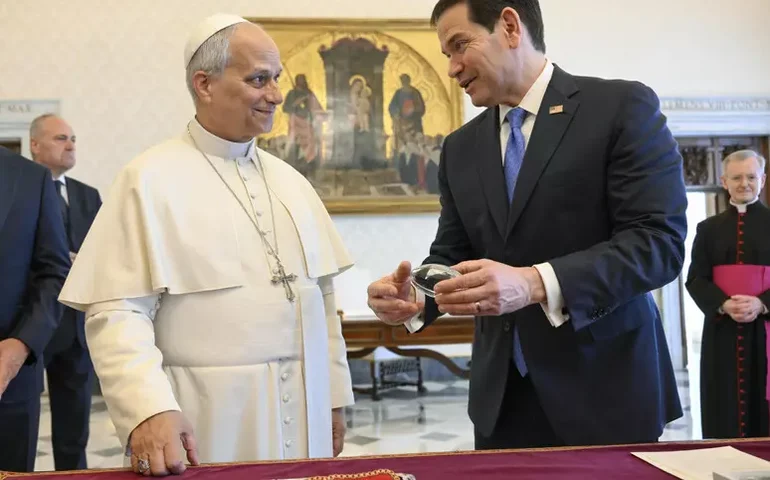 Após tensão com Trump, Papa recebe Rubio no Vaticano