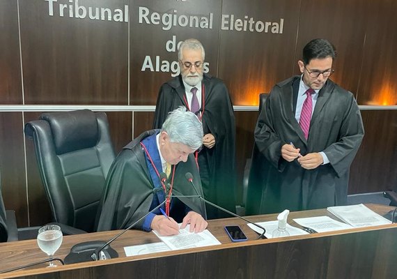 Desembargadores Kléver Loureiro e Alcides Gusmão assumem como presidente e corregedor do TRE/AL