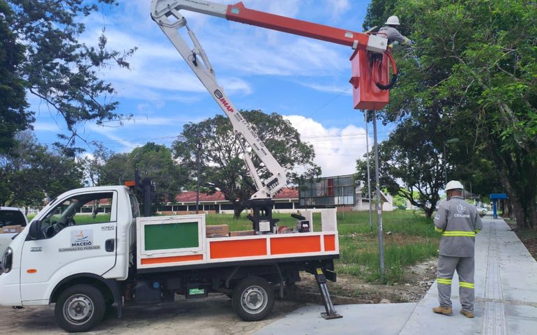 Prefeitura moderniza iluminação do campus da Ufal com tecnologia LED