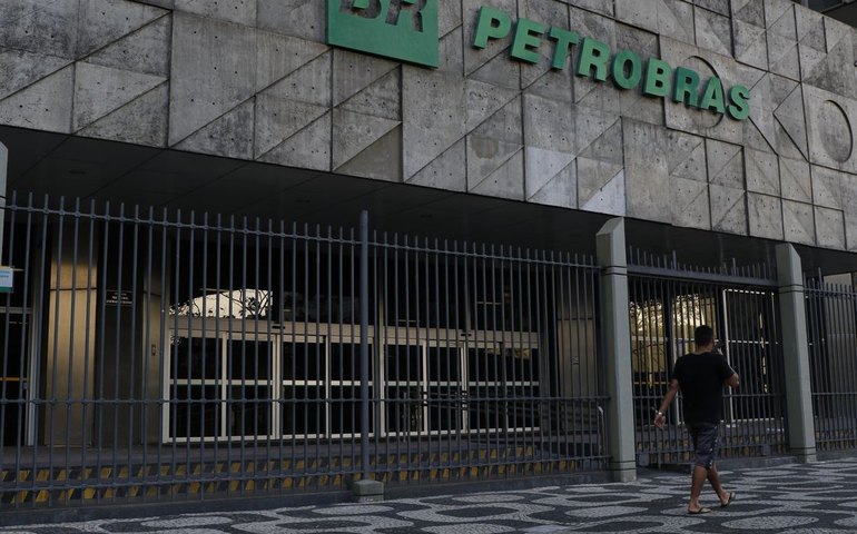 Federações se dividem sobre futuro da greve na Petrobras