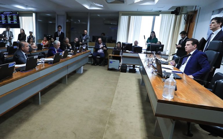 Comissão aprova projeto que proíbe contribuição sindical obrigatória