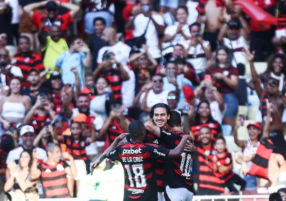Flamengo sobra e goleia o Corinthians no estádio do Maracanã