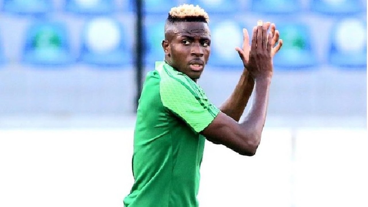 Osimhen exclui postagens ligadas ao Napoli e ameaça processar time por vídeo no TikTok; entenda
