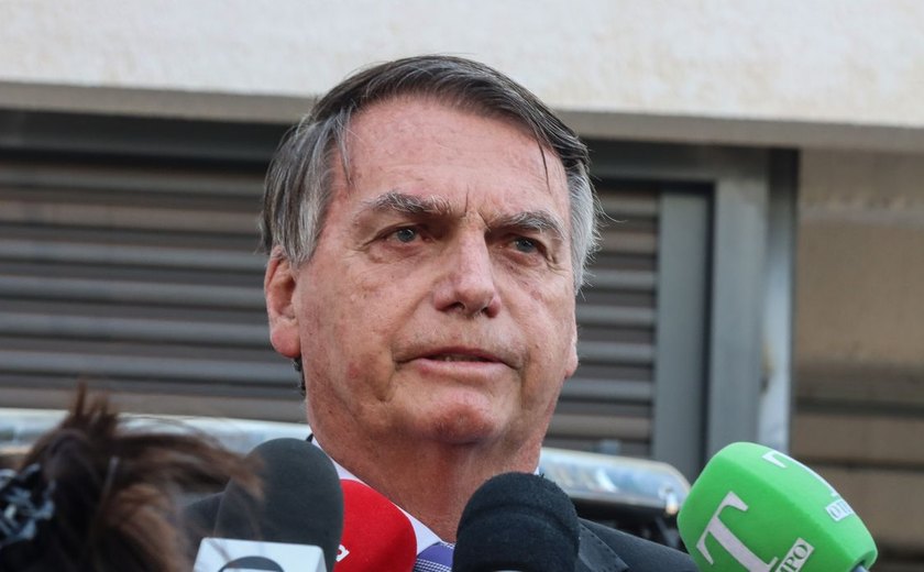 Indiciado, Bolsonaro diz que Moraes “faz tudo o que não diz a lei”