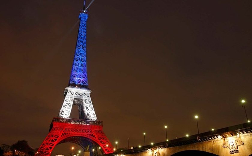 Franceses lembram um ano dos ataques terroristas em Paris