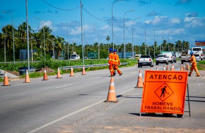 Construção de viaduto do Arco Metropolitano altera trânsito na BR-349, antiga AL-101 Sul