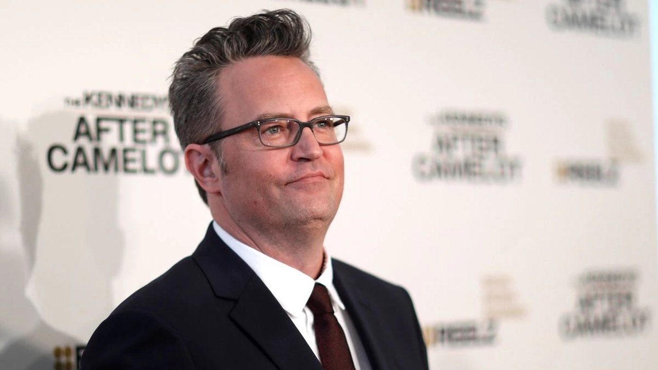 Em livro, ator Matthew Perry revela que abuso de drogas quase o matou