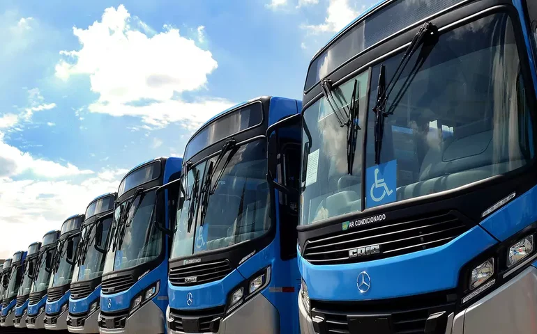Torcedores do Santos atacam ônibus de organizada do Internacional em Santa Catarina