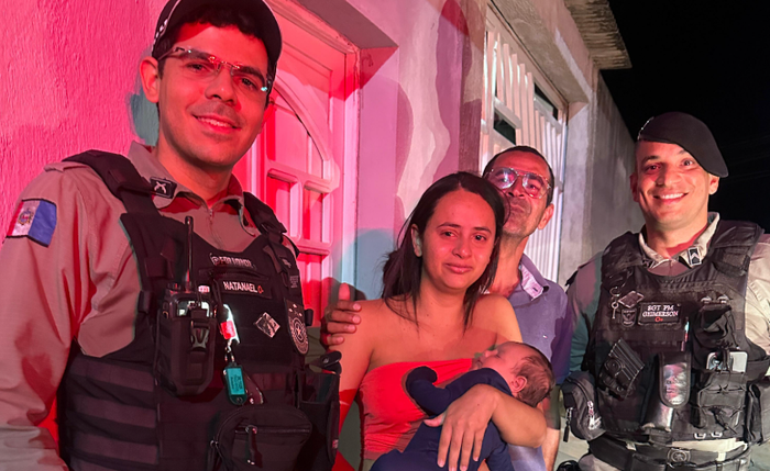Policiais militares salvaram bebê de 40 dias após caso de engasgo em Roteiro