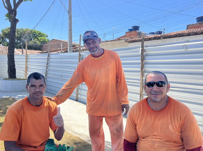 Trabalhadores transformam espaço abandonado em área de convivência pelo Brota na Grota