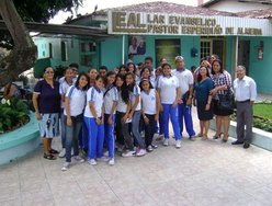 Alunos do colégio admiraram o cuidado com os idosos