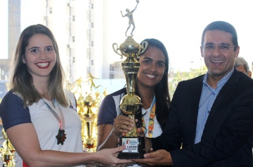 Governo premia jogadores destaques dos IX Jogos dos Servidores