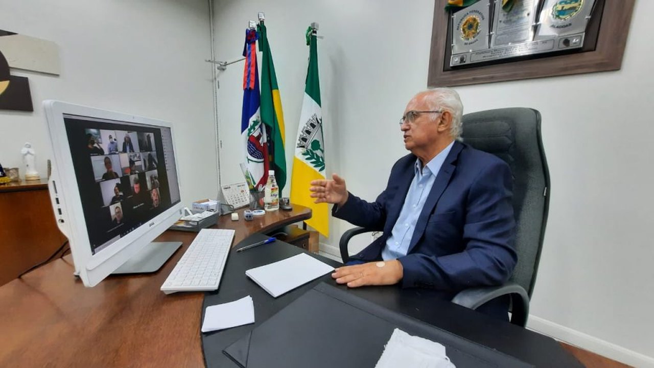 Prefeito participa de reunião com representantes do comércio e discute a retomada da economia local
