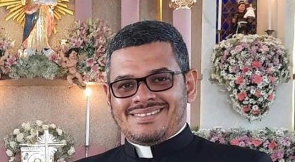 Homem morre e padre é vítima de bala perdida em Estância