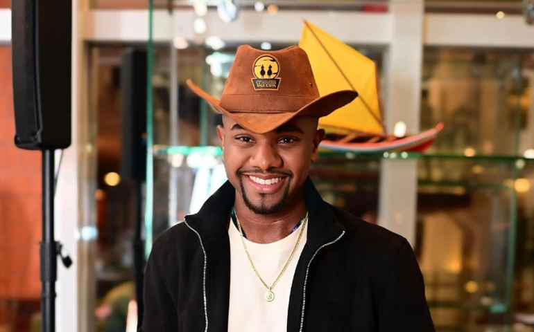 Com prêmio do 'BBB 24', Davi Brito realiza sonho de comprar casa para o pai