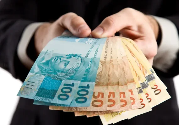 Segunda parcela do décimo terceiro deve ser paga até sexta-feira a 95,3 milhões de brasileiros