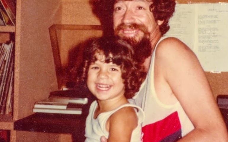 'Altas Horas' deste sábado recebe filha de Raul Seixas, Lobão e mais