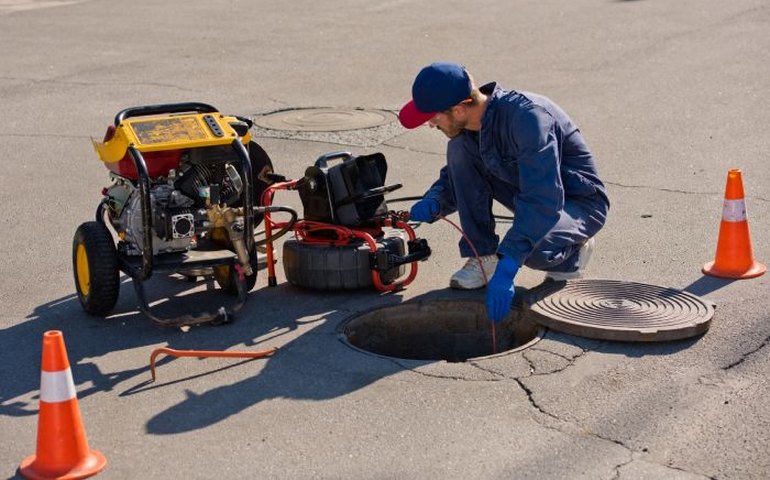 Manutenção preventiva de rede de esgoto reduz entupimentos