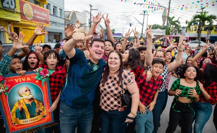 Prefeito Pedro Carlos e a multidão no primeiro dia do Palhoção do Povo