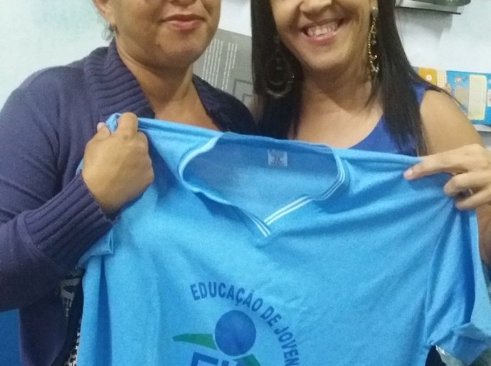 Semed de Campo Alegre entrega novos fardamentos aos alunos do EJA