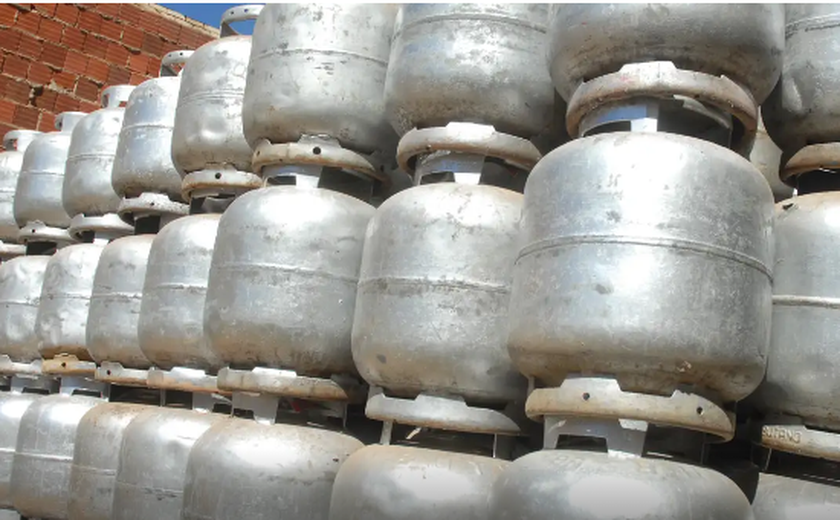 Gás gratuito chega a 1 milhão de famílias a partir de segunda-feira
