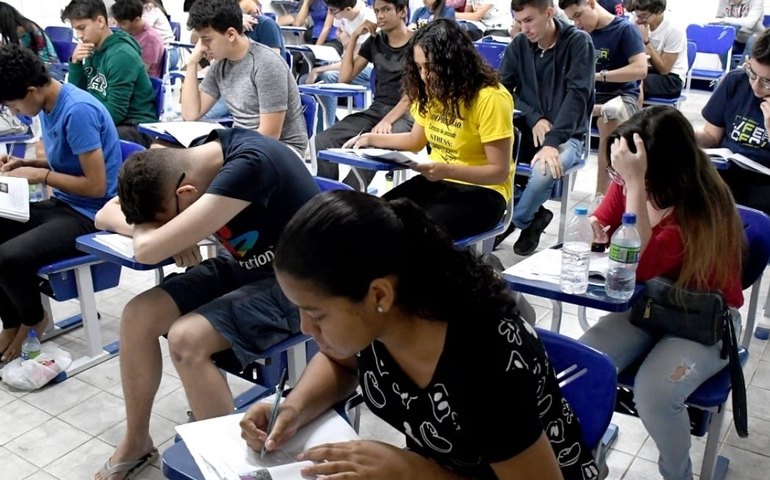 Eros Cauê, filho do radialista Cláudio André, tira nota mil na redação do Prevupe 2025