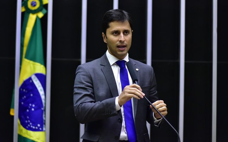 Comissão aprova projeto que isenta de IOF crédito e seguro para pessoa com deficiência e motorista profissional