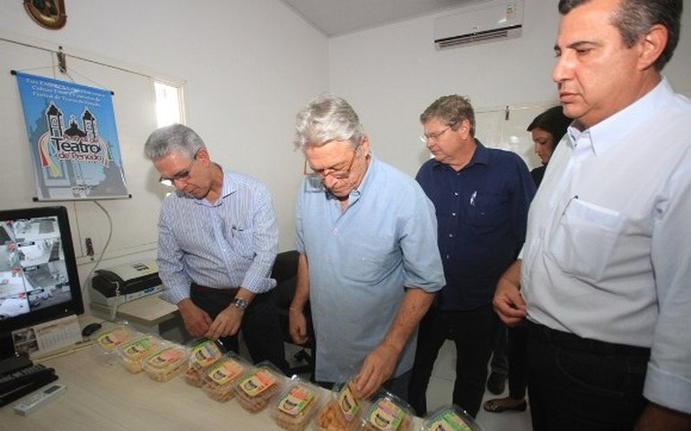 Governador visita microindústria no município de Penedo