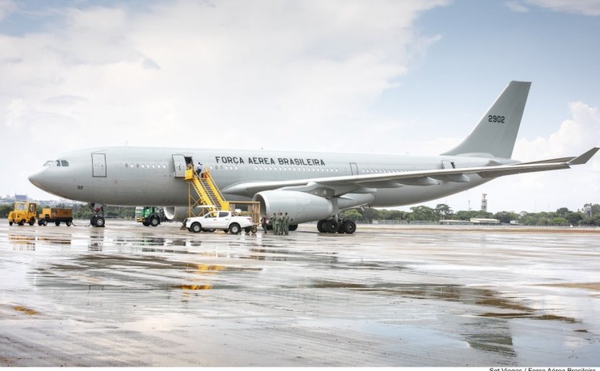 Sétimo voo aguarda autorização para resgatar brasileiros em Israel