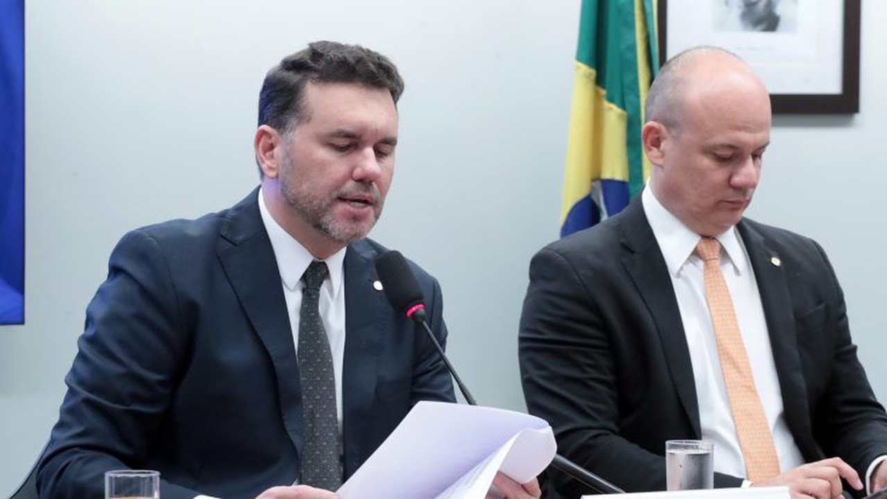 Relator recomenda suspensão de mandato de deputados envolvidos em ocupação do Plenário