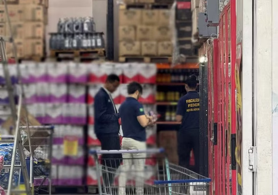 PF e Ministério da Agricultura fazem operação contra distribuição de bebidas com metanol em SP