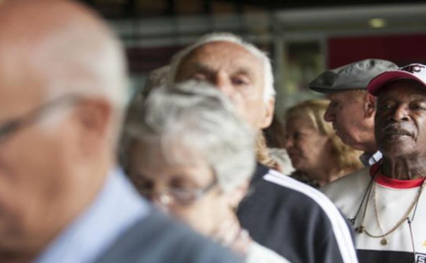 Dilma veta extensão da regra de reajuste do salário mínimo para aposentadorias