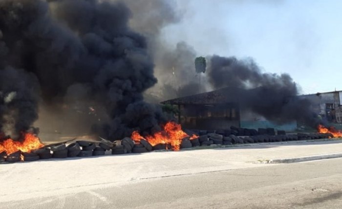 Manifestantes afirmam que novo local não possui estrutura necessária