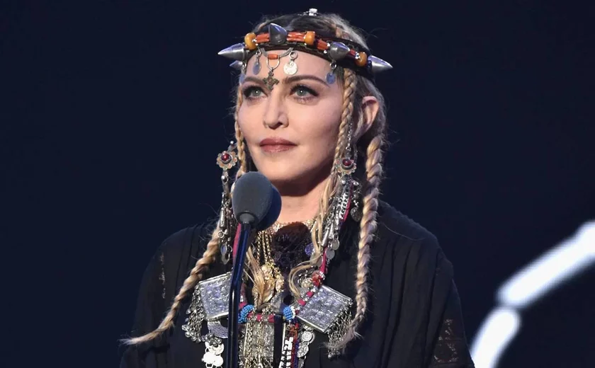 Show da Madonna: quem é o artista brasileiro que criou o cubo de 'Bedtime Story'