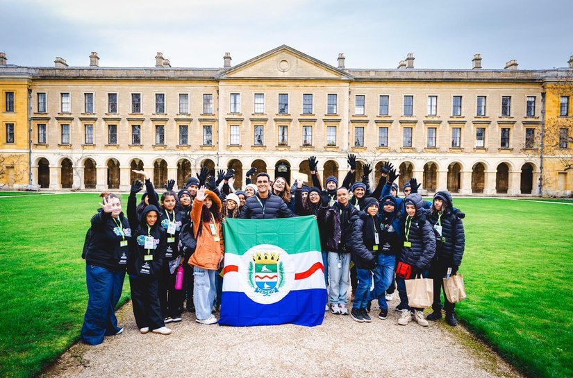 JHC e Marina Candia acompanham alunos em intercâmbio histórico na Inglaterra