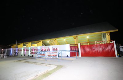 Prefeito Cacau entrega Ginásio Poliesportivo para a comunidade do Barro Vermelho