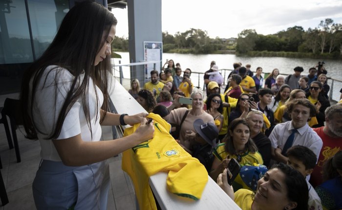 Nos dias em que os jogos forem até as 7h30, o expediente iniciará às 11h ; nos dias em que os jogos forem às 8h, iniciará às 12h