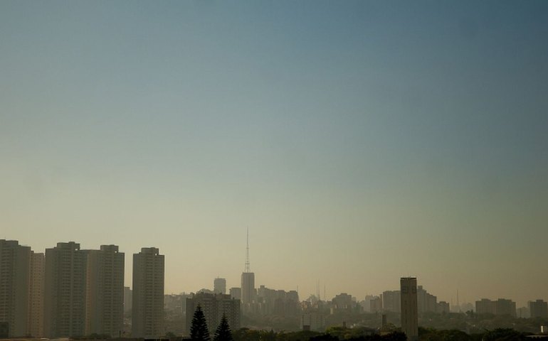 Onda de calor atinge todas as regiões do país, e temperaturas podem chegar a 45ºC