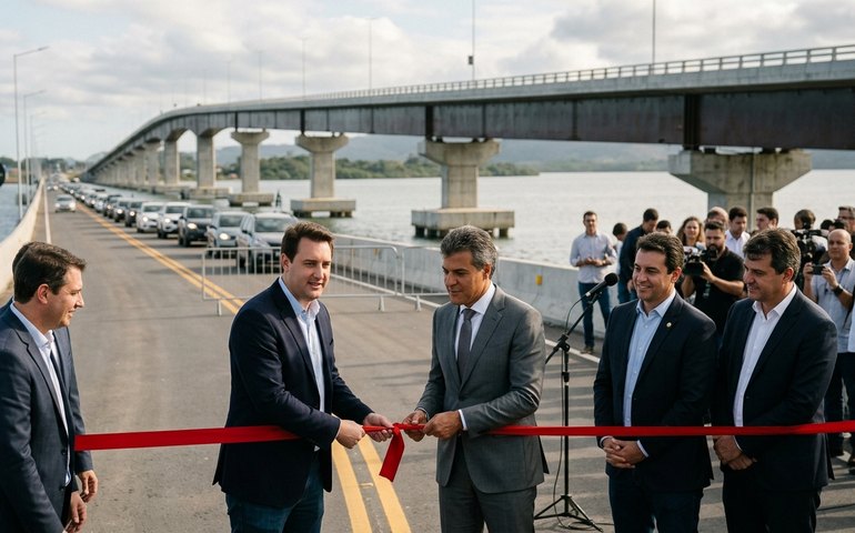 Inauguração de ponte em Guaratuba acirra disputa política no Paraná