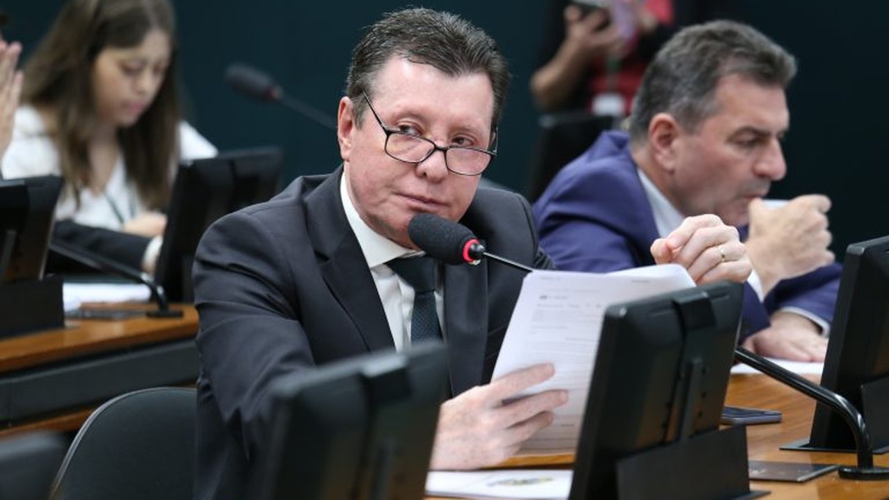 Projeto exige placa em carros para indicar o motorista recém-habilitado