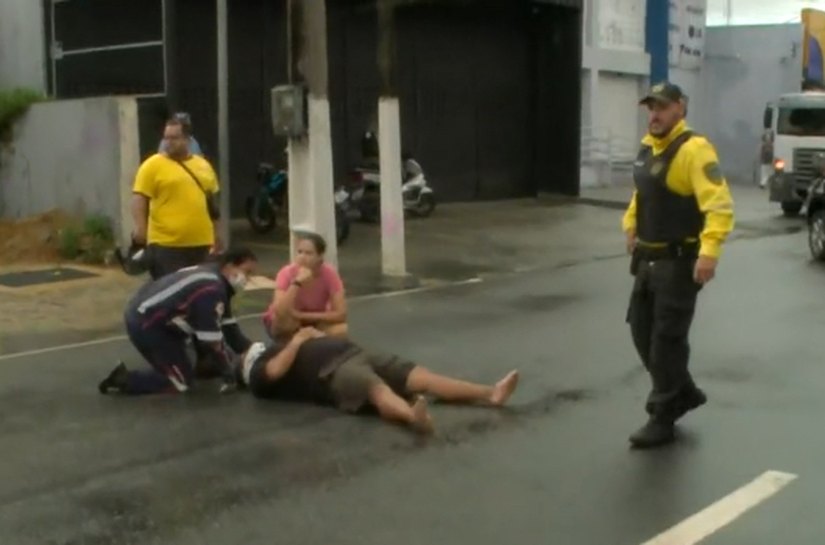 Acidente entre duas motos deixa pessoas feridas na Avenida Fernandes Lima