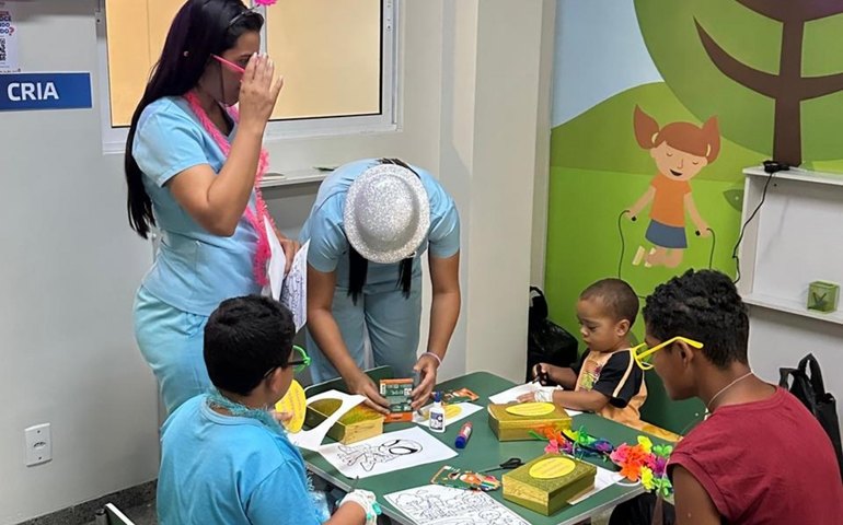 Dinâmica com crianças leva acolhimento à pediatria do Hospital Regional do Sertão