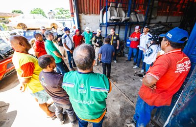 Ação preventiva orienta donos de ferros-velhos de Maceió