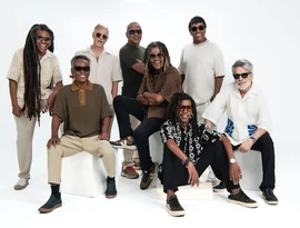 Banda que revelou Seu Jorge lança hino para embalar torcida brasileira na Copa