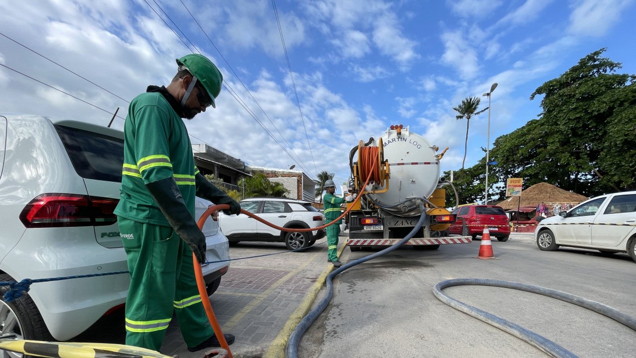 Operação Verão: Verde Alagoas realiza desobstrução de esgoto em Maragogi